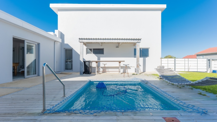 8 Bedroom Property for Sale in Struisbaai Western Cape